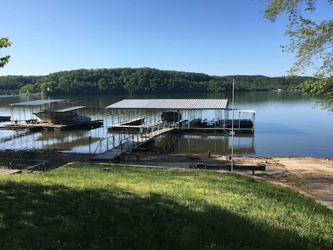 Great Lake Getaway-flat lot with a private ramp