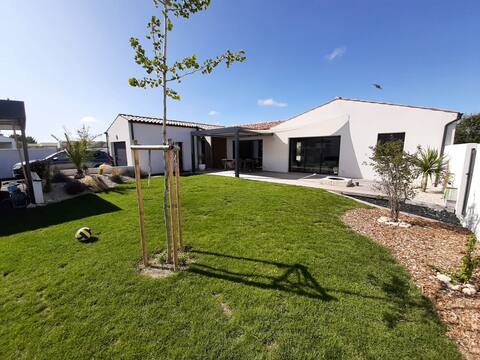 4 bedroom house with seaside spa