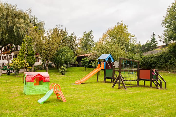 CASA RURAL EN LA COSTA VASCA,HA 5 KM DE ZUMAIA. gallery image 3