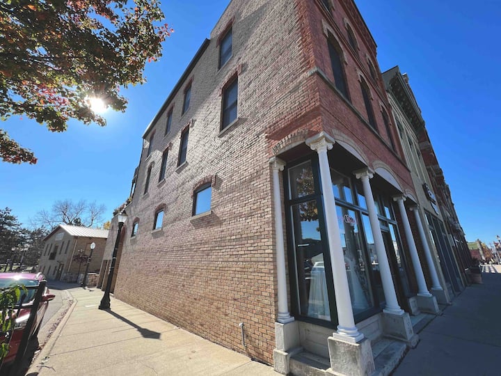 Historic Old Town Lofts & Deck - Old Town Lansing