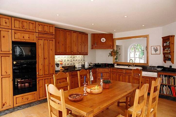 Luxury London Home – Richmond Park. gallery image 3