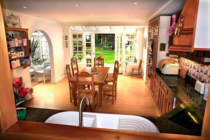 Luxury London Home – Richmond Park. gallery image 4