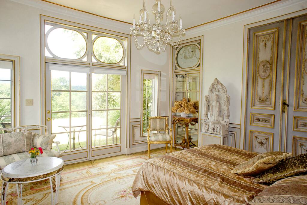 Enchanting and Romantic French Room, Chateau Room Guest suites for
