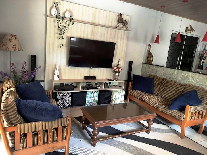 ห้องนั่งเล่นขนาดใหญ่เพื่อแบ่งปันช่วงเวลาดีๆ