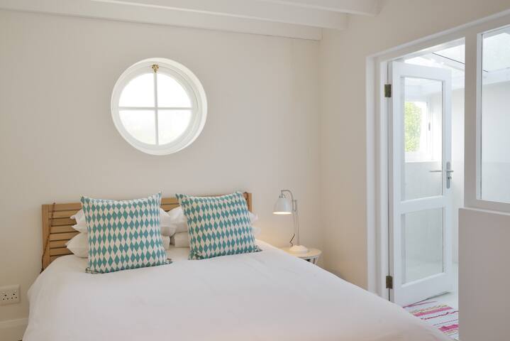 Belmont Cottage – Kalk Bay gallery image 5