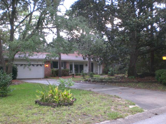 North FL Retreat, Yellow Room