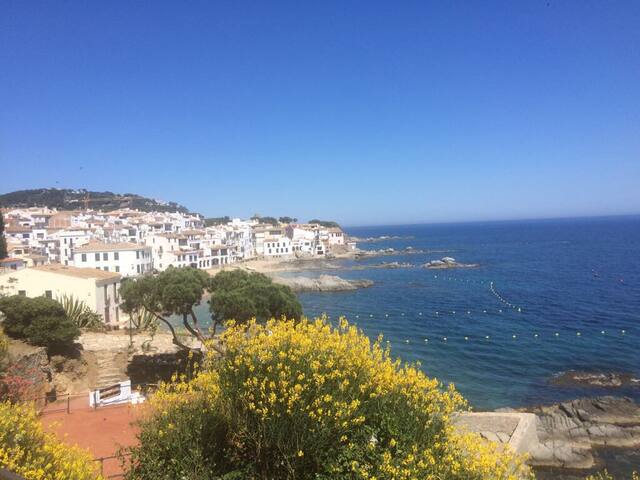 Beautiful 3 bedroom apartment CALELLA facing sea