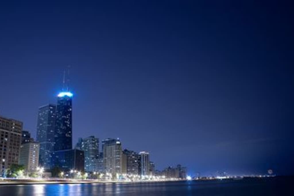 Second to None EXPERIENCE IN CHICAGO DOWNTOWNS DAY AND NIGHT LIFE SOME OF THE TALLEST SKYSCAPERS IN TH WORLD and some of the best food the world has to offer ,CHICAGO IS A MELTING POT FOR ALL CULTURES