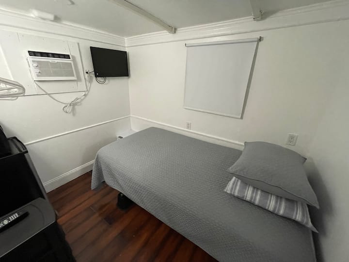 14 Best Affordable Airbnbs Under 70 USD In Miami, Florida Updated