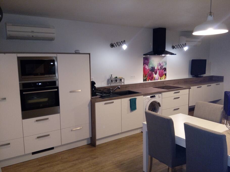 Pièce de vie, espace cuisine