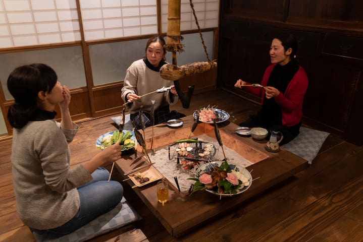 Entire home with 4 bedrooms in Yamanashi - 囲炉裏つき古民家を丸ごと貸し切り「月夜見山荘」（庭にBBQグリル完成！）