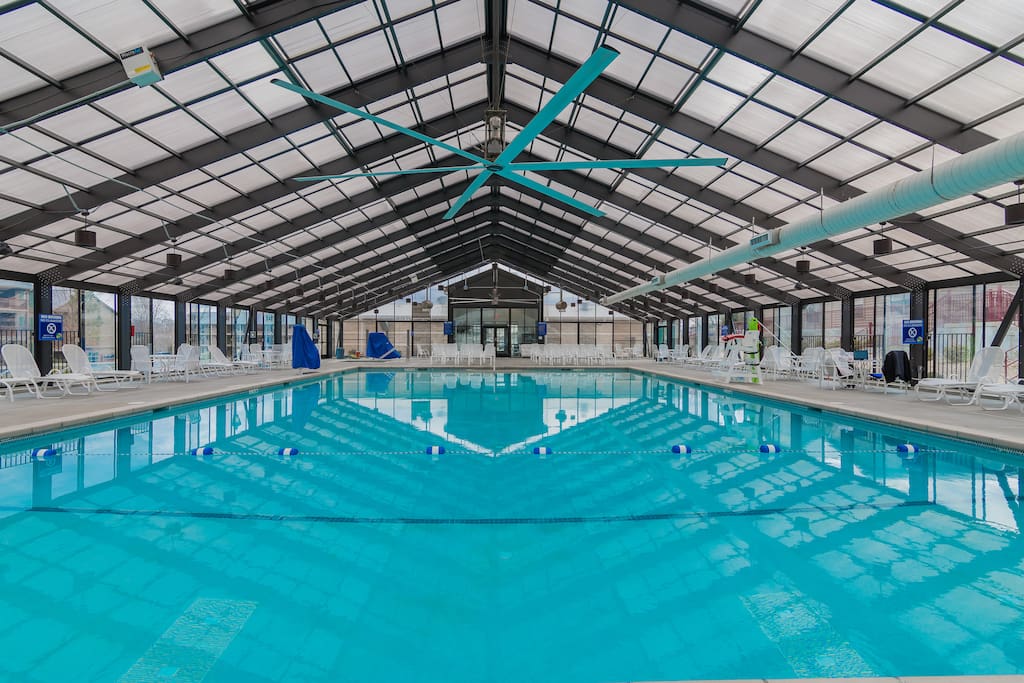 Large indoor pool.2 min walk from condo,very close