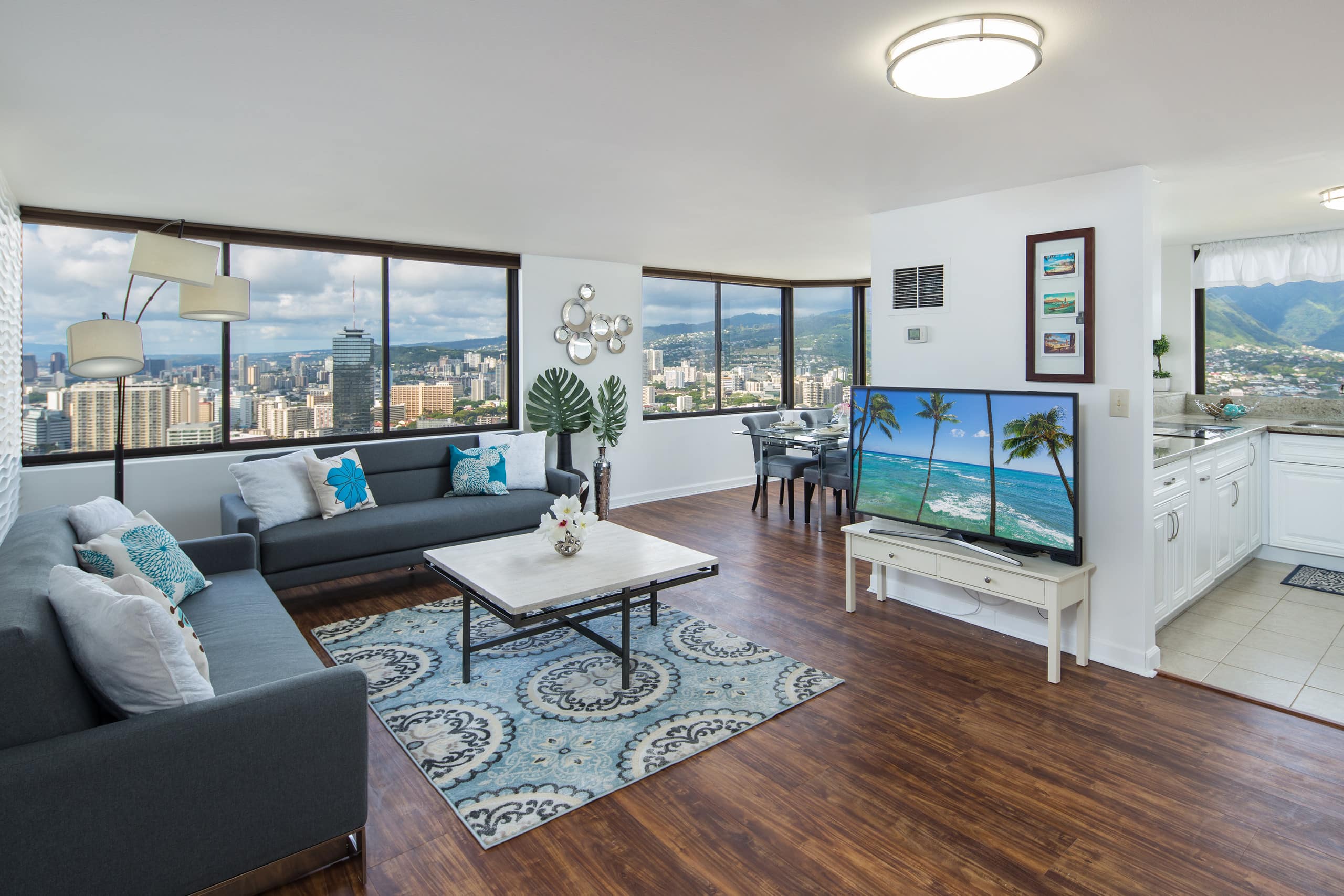 Condo in Honolulu · ★4.58 · 2 bedrooms · 5 beds · 2 private baths - Image 5