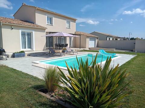 New villa at the foot of the Alpilles