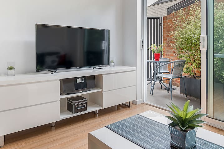 Hobart Cityscape’s beautiful inner-city apartment