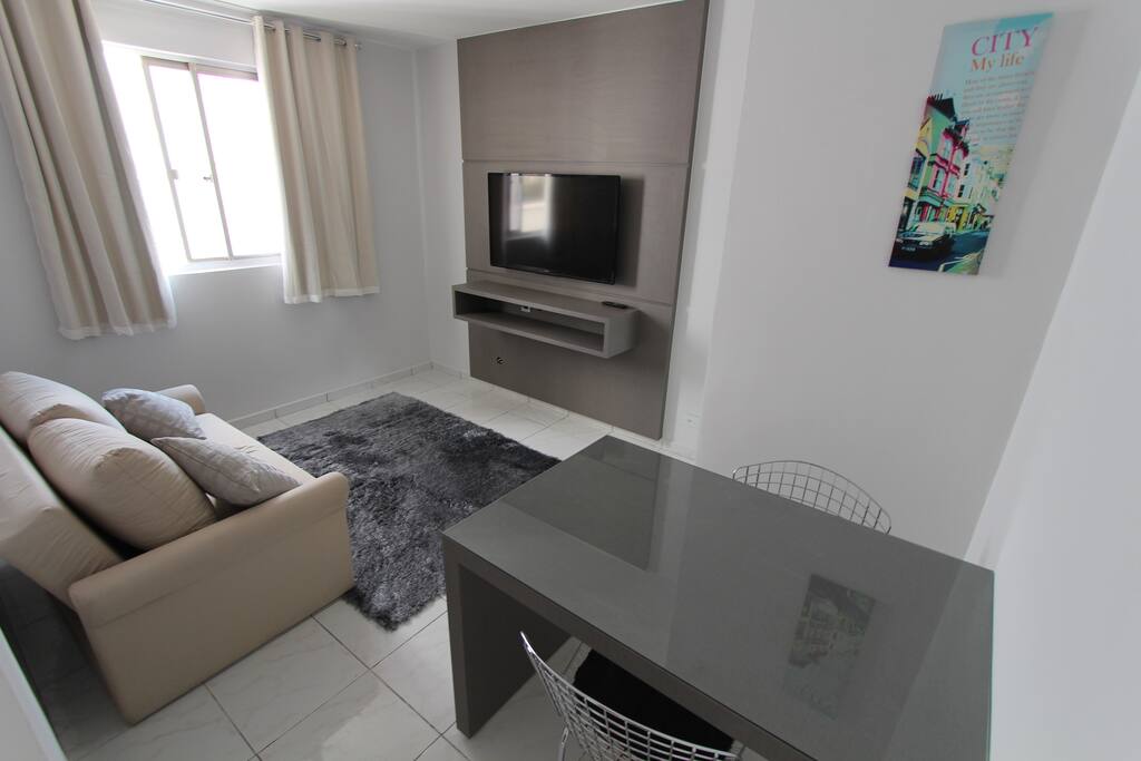 Sala de estar com sofá-cama, Tv 46", Mesa Casal