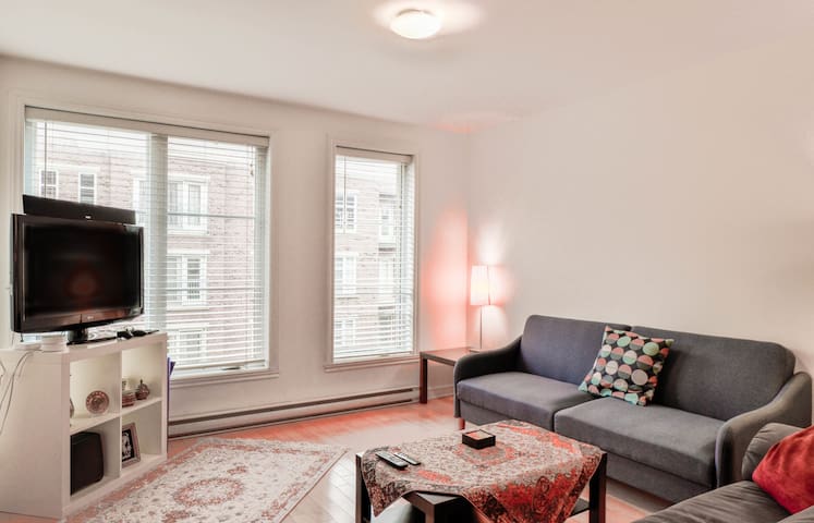 FUNCTIONAL APARTMENT - NEAR MONTREAL CITY CENTER