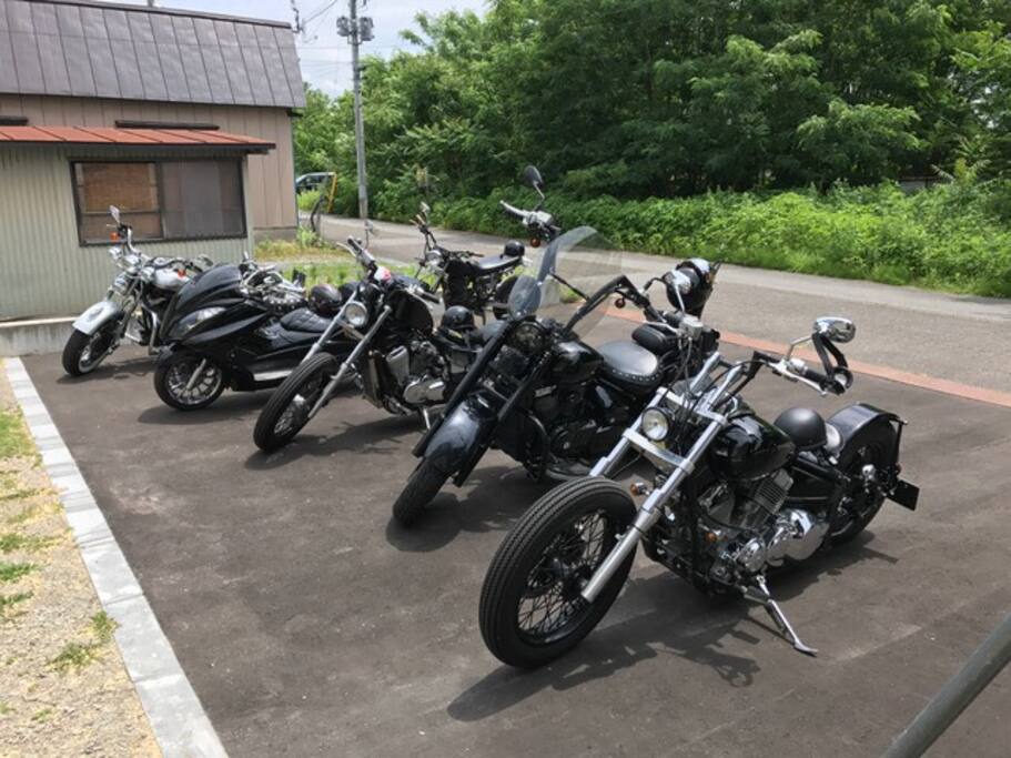 駐車スペース 車は5〜6台駐車可能