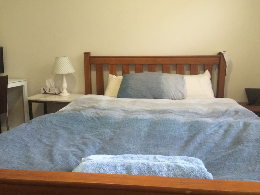 Bedroom - Queen Size Bed