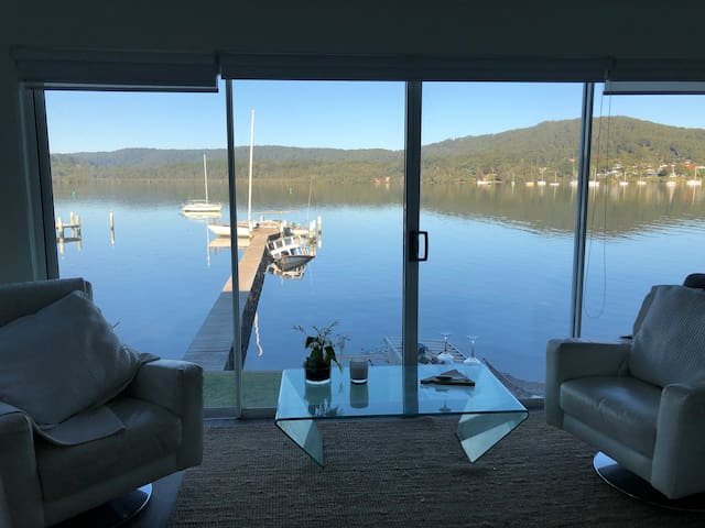 E Gosford Waterfront level of property V private