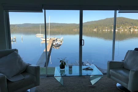 E Gosford Waterfront level of property V private