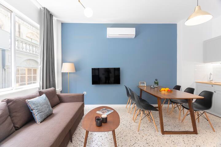 3BDR DESIGNER LOFT APT2&ROOF ACCESS ACROPOLIS VIEW gallery image 3