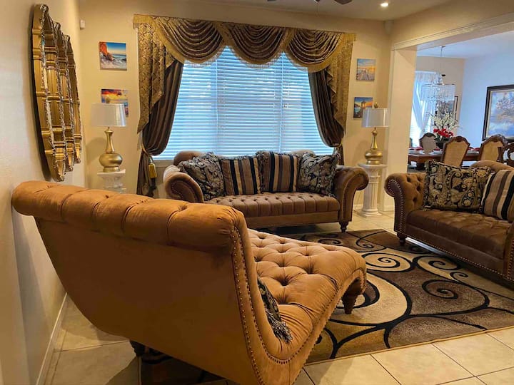 ترقية جديدة لغرفة المعيشة الفاخرة... أرائك ذهبية مخملية 