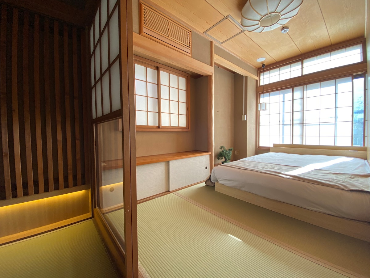 غرفة النوم 2 (سرير مزدوج) مع ستائر تعتيم