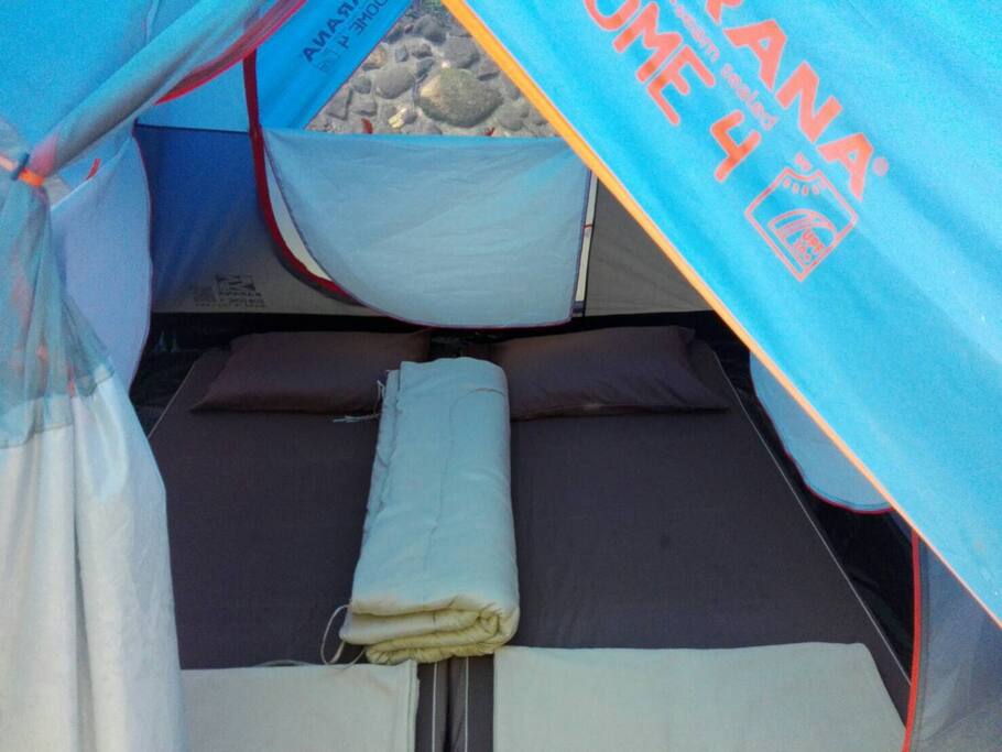 Up to three floor mattresses can be added.