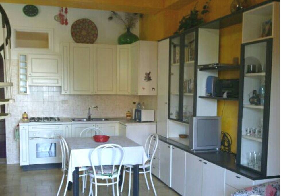 Cucina e parete attrezzata