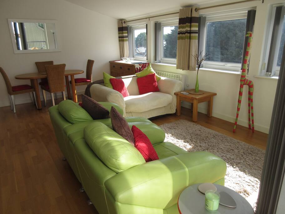 The living/dining area.