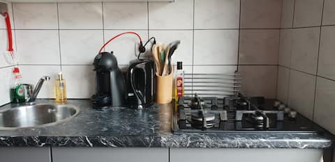 Top Airbnb: Sonja's Sunny Studio (private parking) in Boulevard Noord