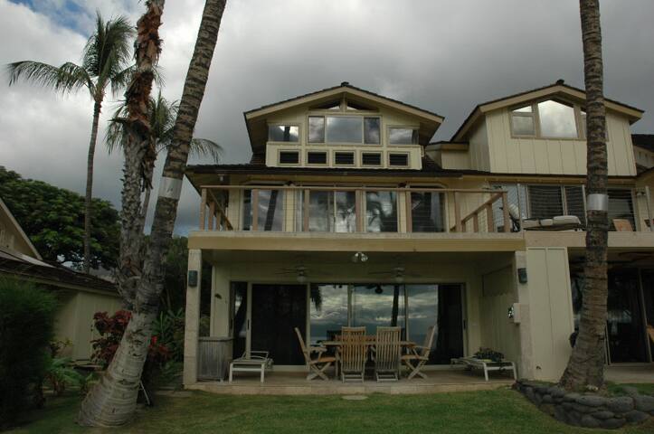 Oceanfront Puamana Townhouse