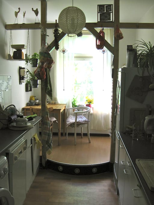 kitchen with seating area/ Küche mit Sitzecke