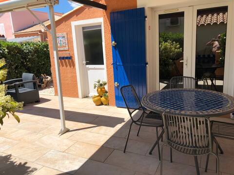 Beautiful Air-conditioned Little Villa in residence.