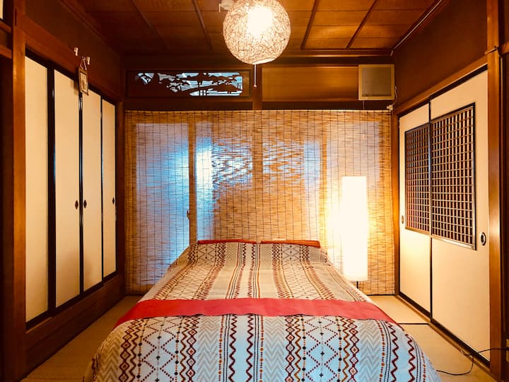 غرفة النوم في الطابق الأول 