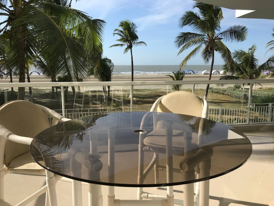 Terraza amplia con vista frente al mar