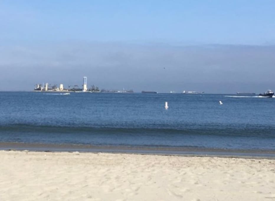 welcome to the beach 1 1/2 short block away