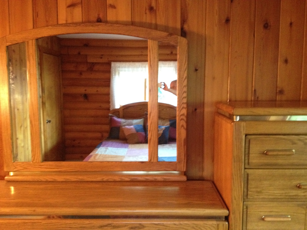 Second bedroom looking into the mirror.
