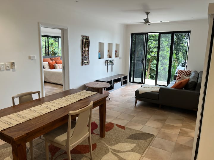 Stylish Apartment With Resort Pool In Cairns - Cairns