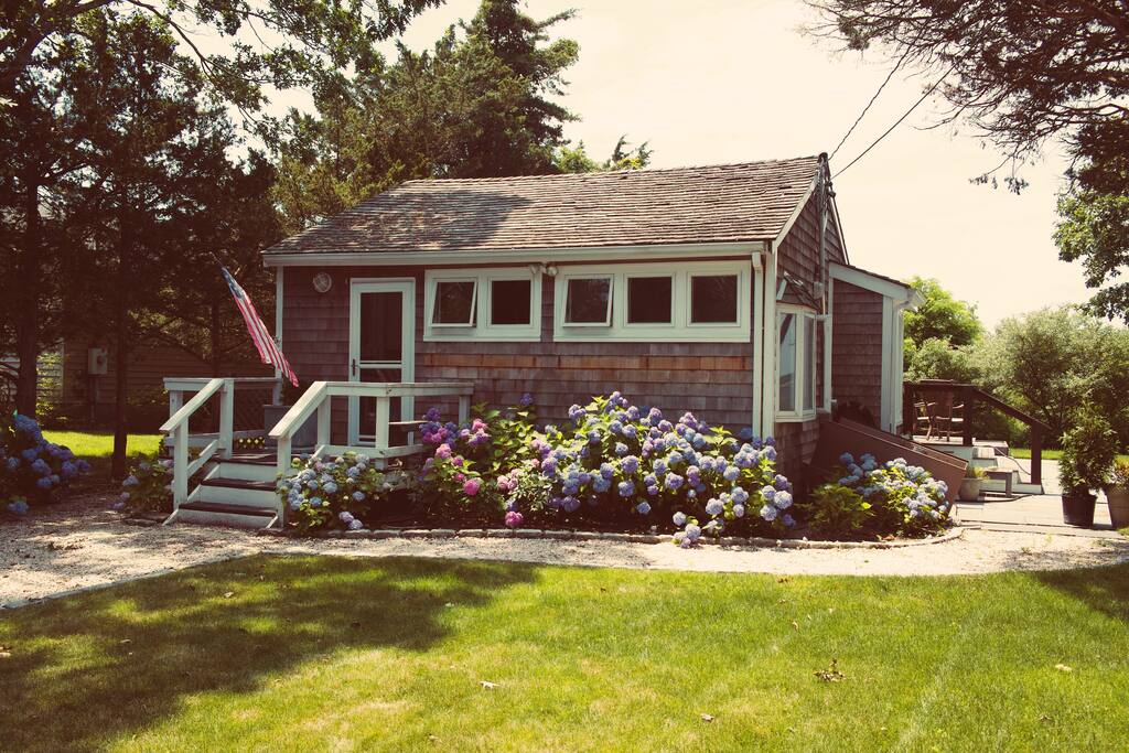 Front view of cottage