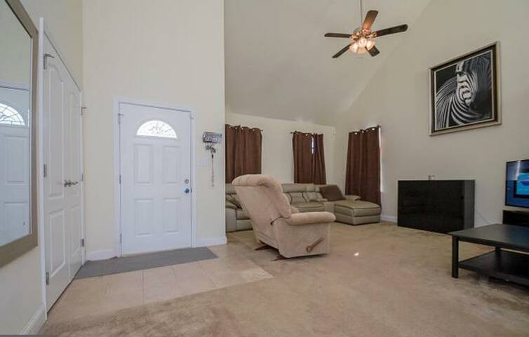 3 Bedroom in a secure neighborhood for rent.