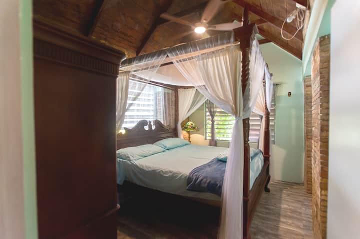 เตียงไม้มะฮอกกานีขนาดคิงไซส์โบราณ