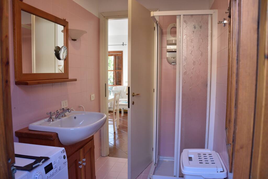 Bagno 1, Piano terra
