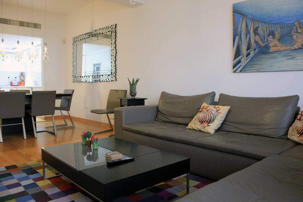 Vibrant living atmosphere!