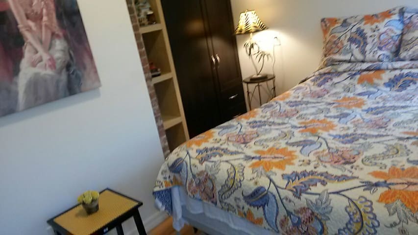 Circa1895 SA #5downtown second floor Queenbed cute