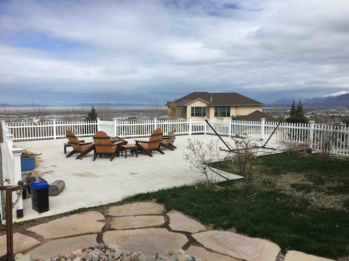 Amazing views! Private Basement Apartment Guest suites for Rent in