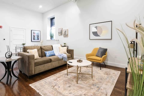 ★Elegant  2BR King Bed | Loft apt | 30 min to NYC★