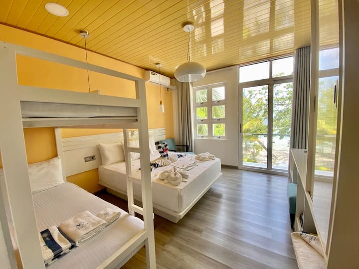 Ზღვის ხედი საოჯახო ოთახი