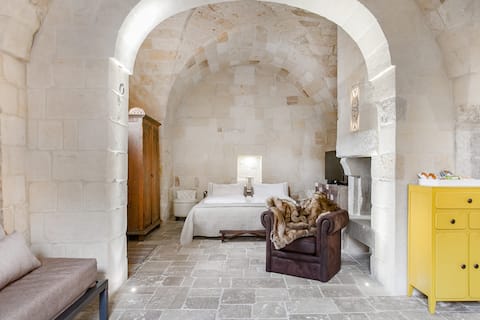 Annuncio Airbnb popolare: Romantic and charming suite in the heart of the city a Lecce